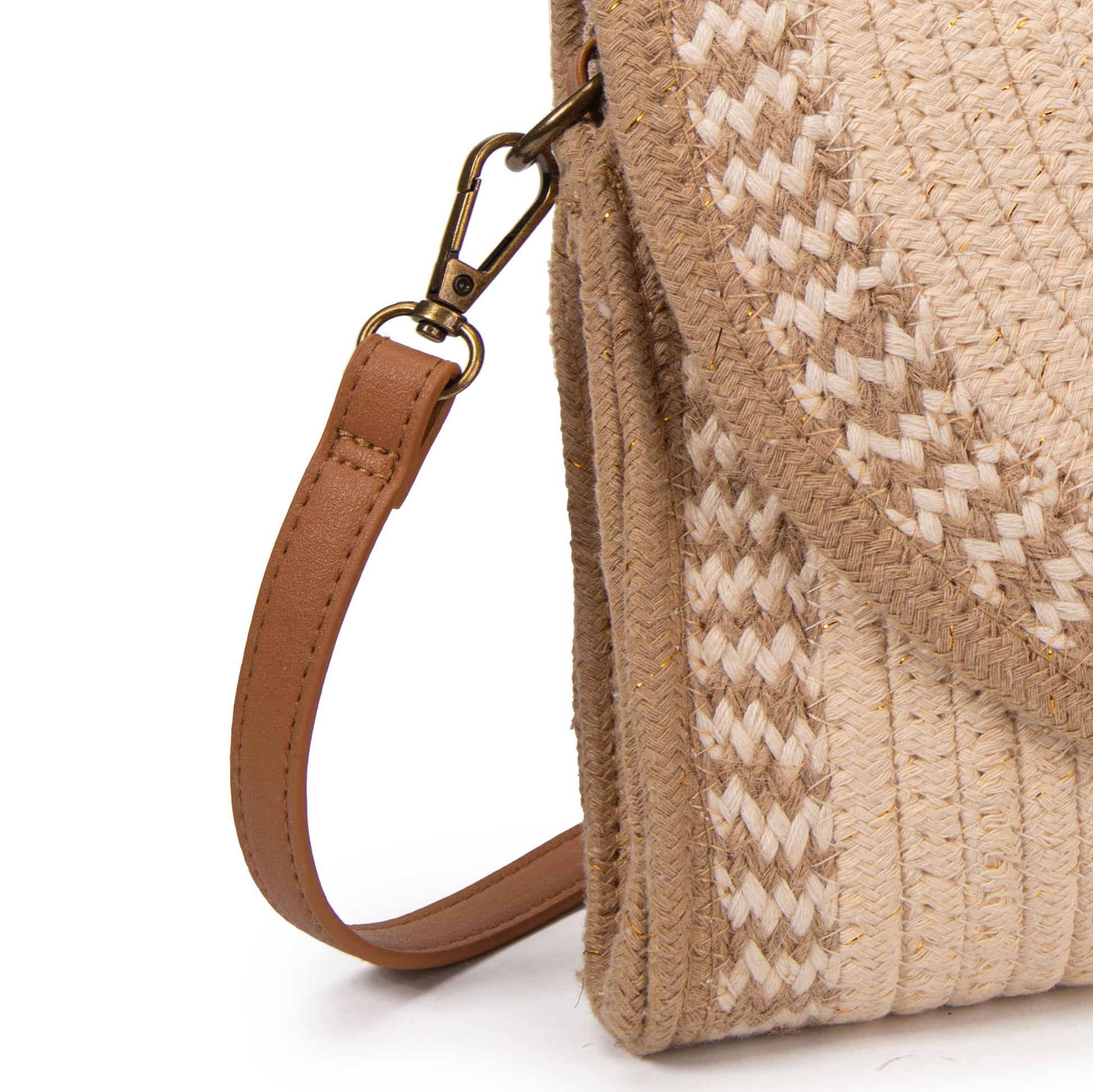 Clutch de rafia con solapa semicircular y bandolera | Bolso Irene Bag