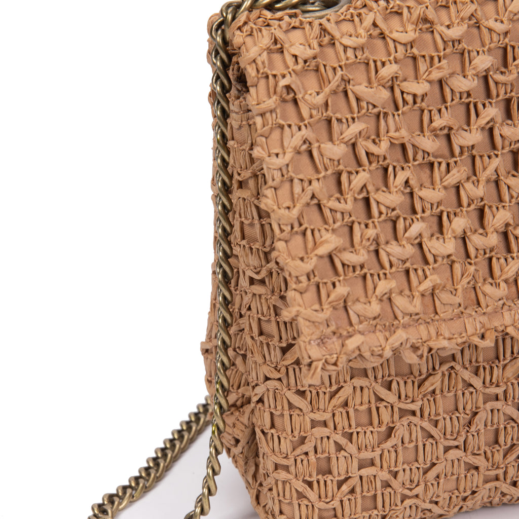 Mini bandolera de rafia con cadena y cierre giratorio | Irene Woven Chain Bag