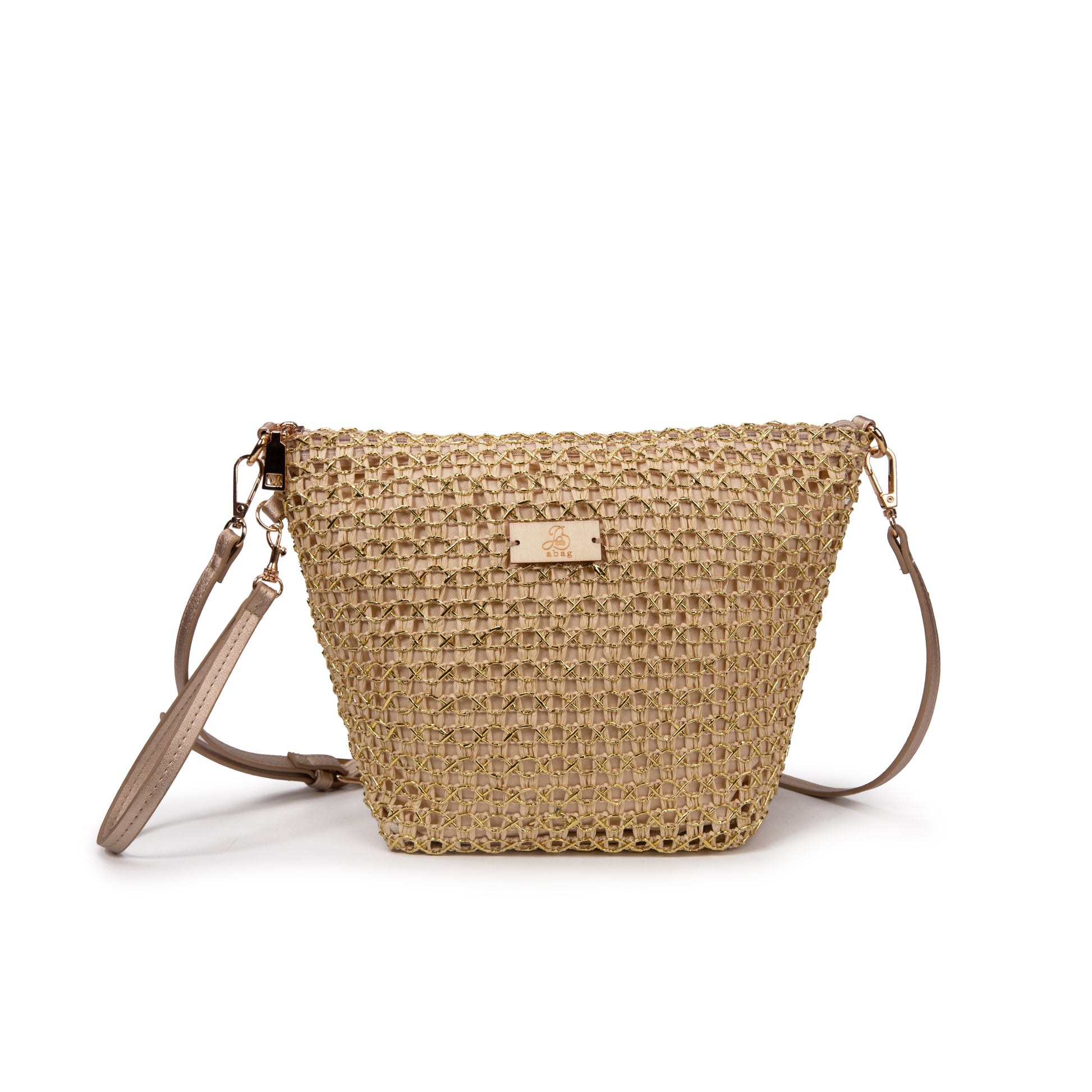 Bolso “Golden Net” – crossbody de rafia con malla dorada que roba miradas
