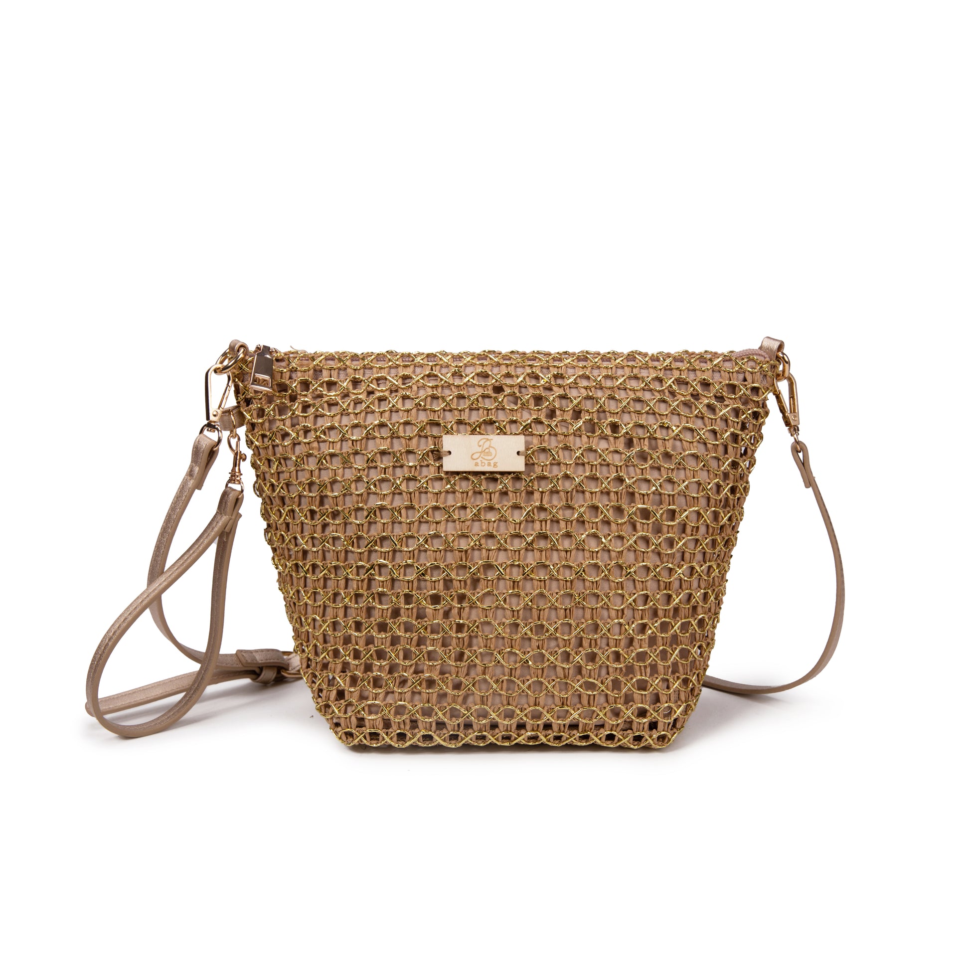 Bolso “Golden Net” – crossbody de rafia con malla dorada que roba miradas