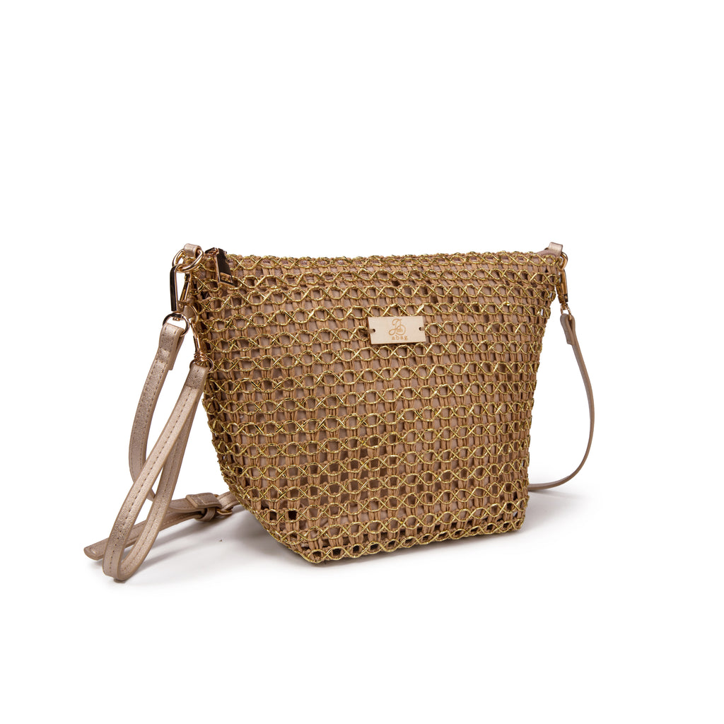 Bolso “Golden Net” – crossbody de rafia con malla dorada que roba miradas