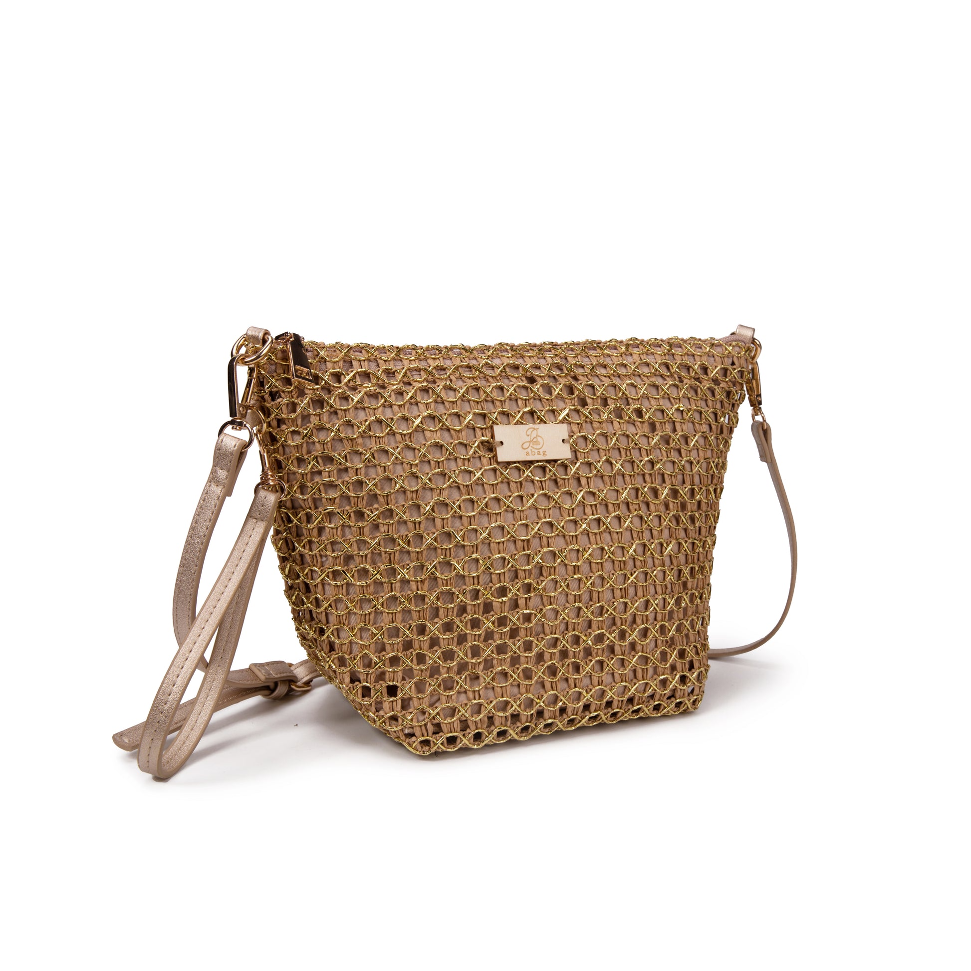 Bolso “Golden Net” – crossbody de rafia con malla dorada que roba miradas