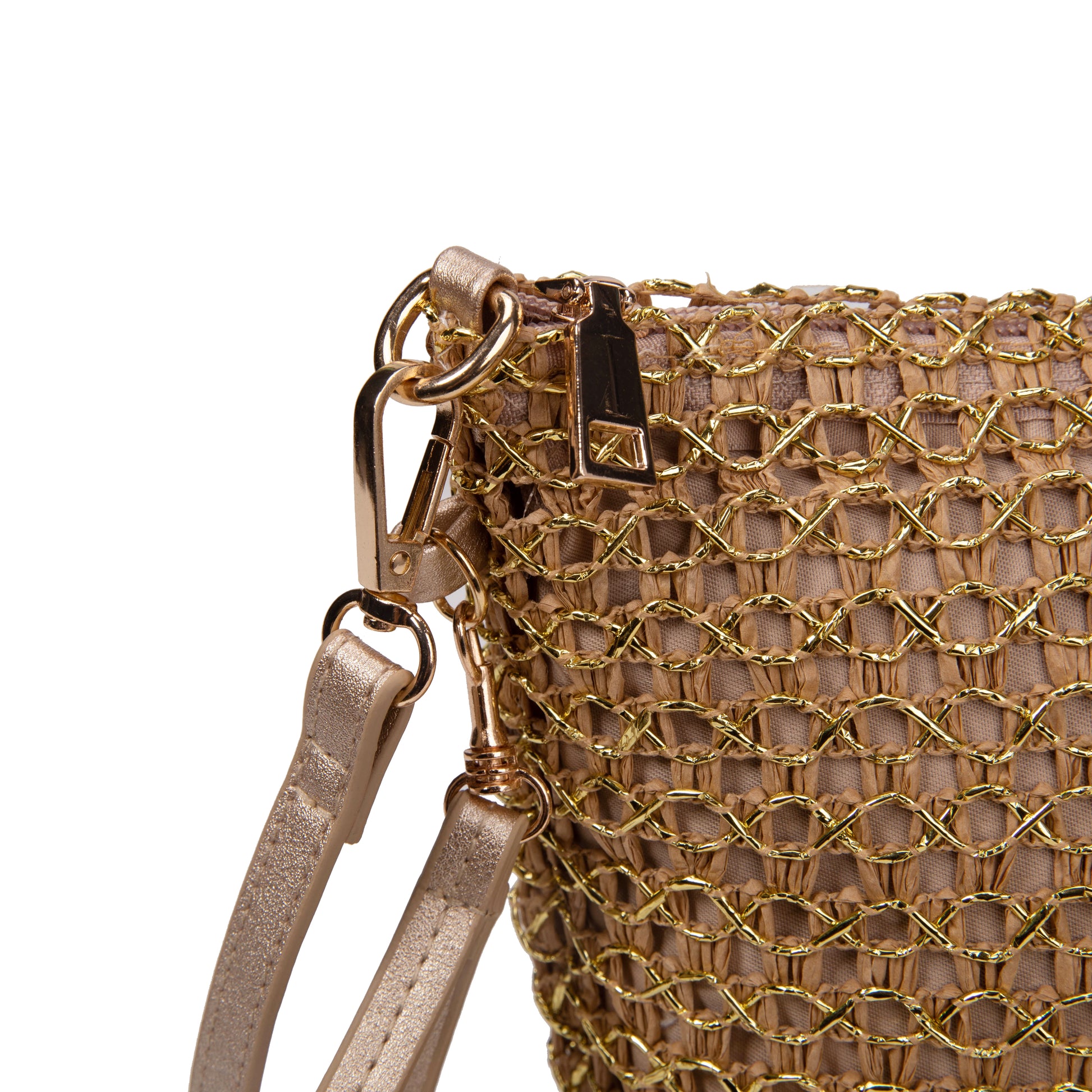 Bolso “Golden Net” – crossbody de rafia con malla dorada que roba miradas