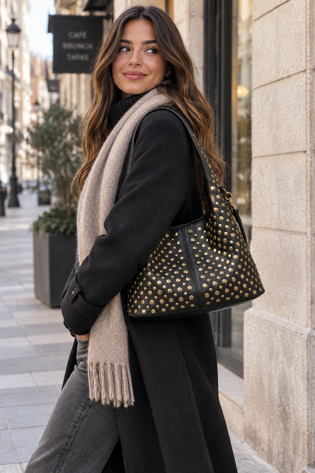 Bolso de Hombro Irene con Tachuelas Doradas y Bandolera – Varios Colores