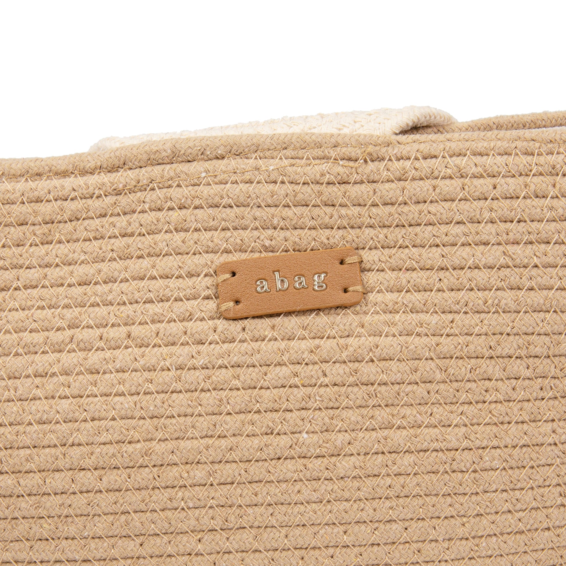 Bolso de algodón con detalle frontal entrelazado y bandolera ajustable | Diseño compacto y elegante para verano 2025 | Edición limitada