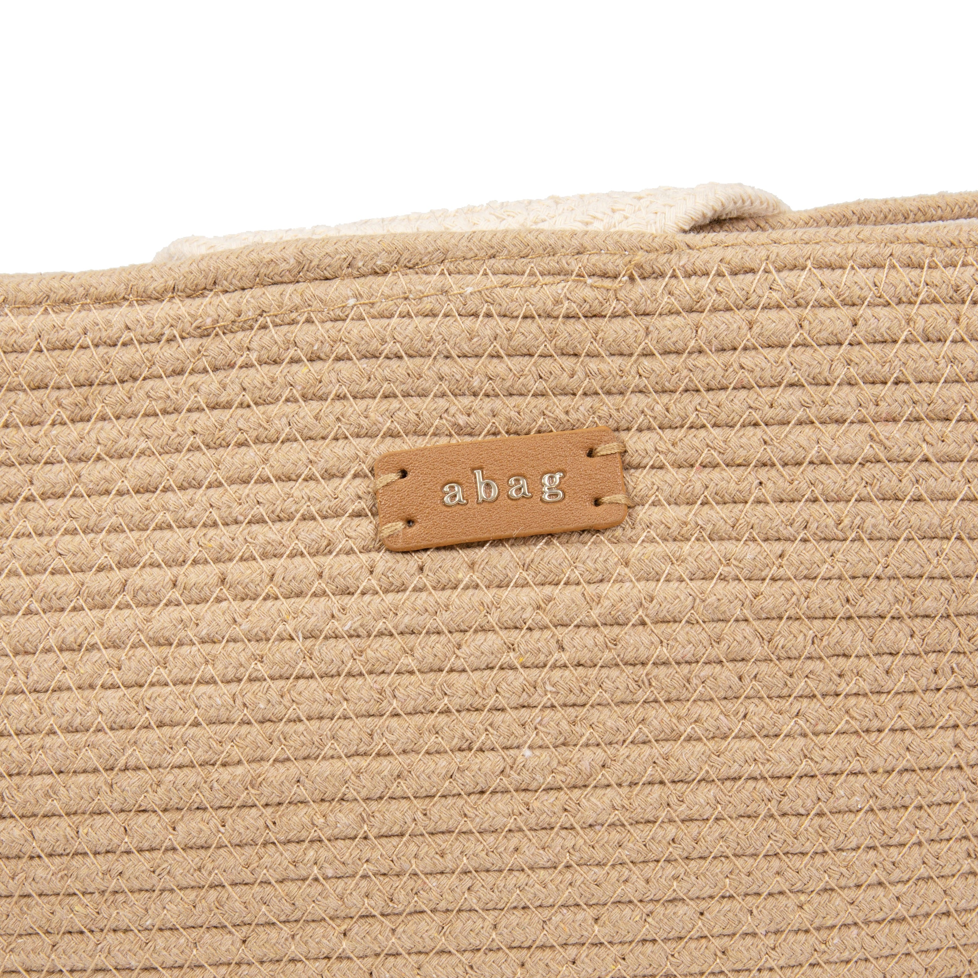 Bolso de algodón con detalle frontal entrelazado y bandolera ajustable | Diseño compacto y elegante para verano 2026 | Edición limitada