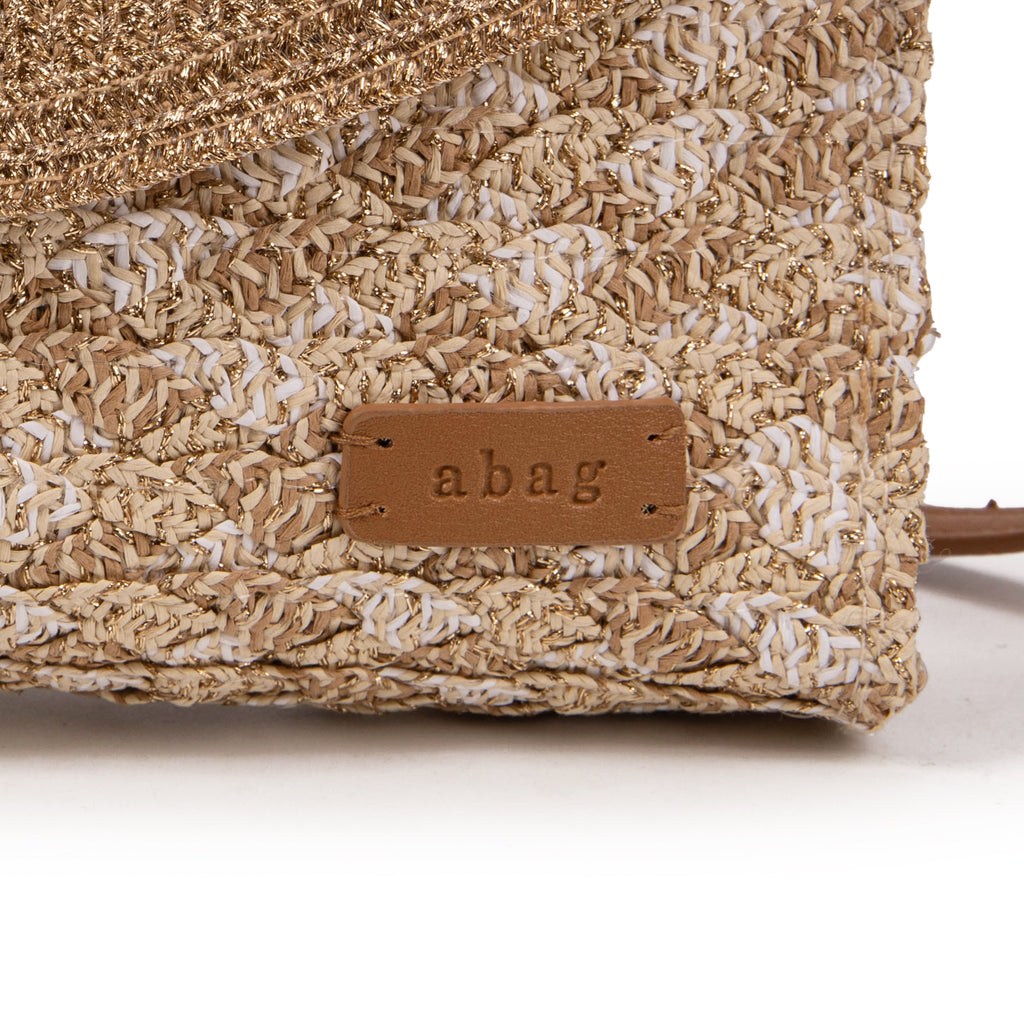 Clutch “Sparkle Wave” | Sobre de rafia con solapa glitter