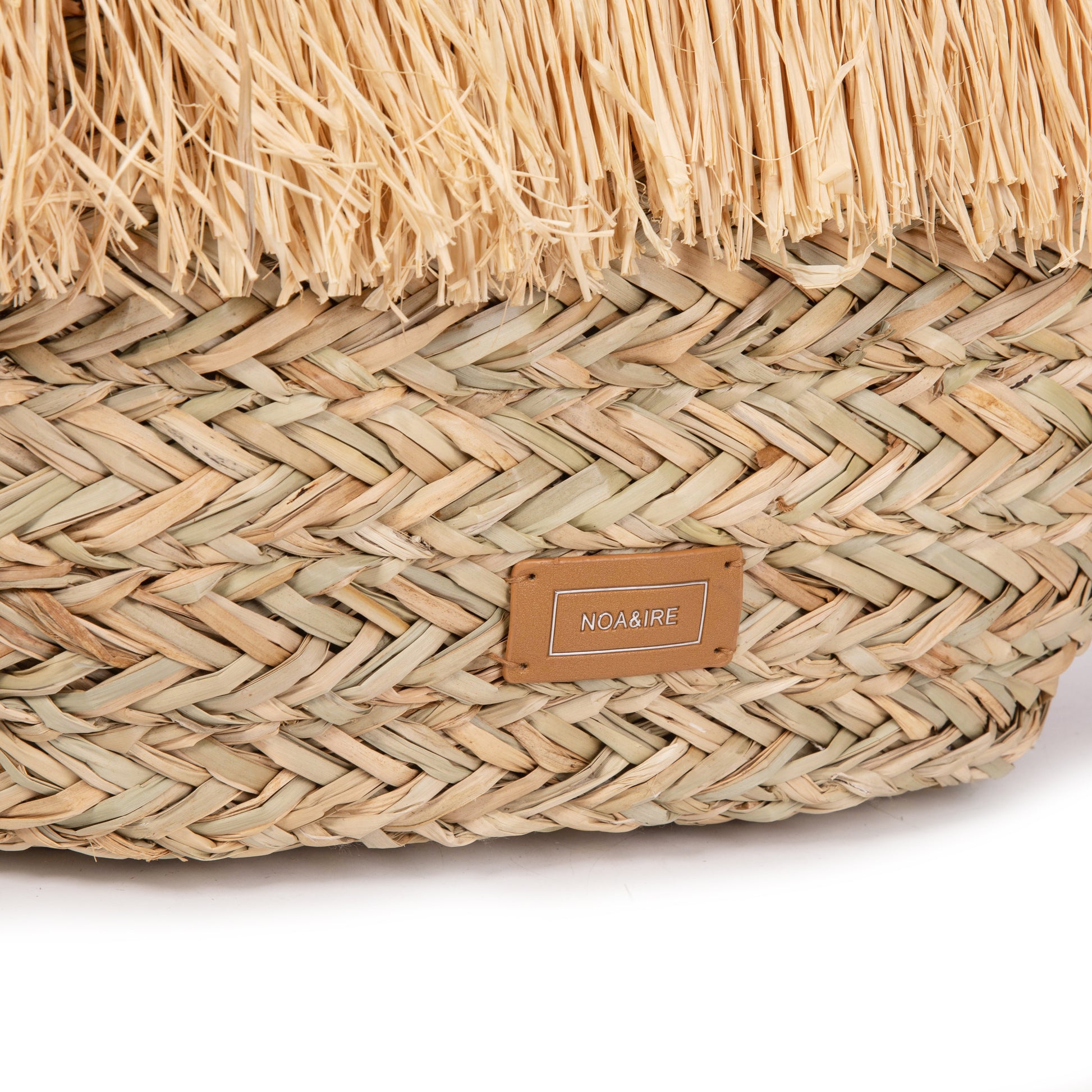 Capazo de palma con flecos de rafia y asas de piel | Bolso shopper playa mujer