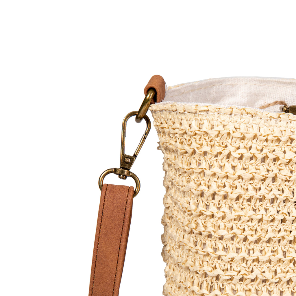 Bolso de rafia con tachuelas