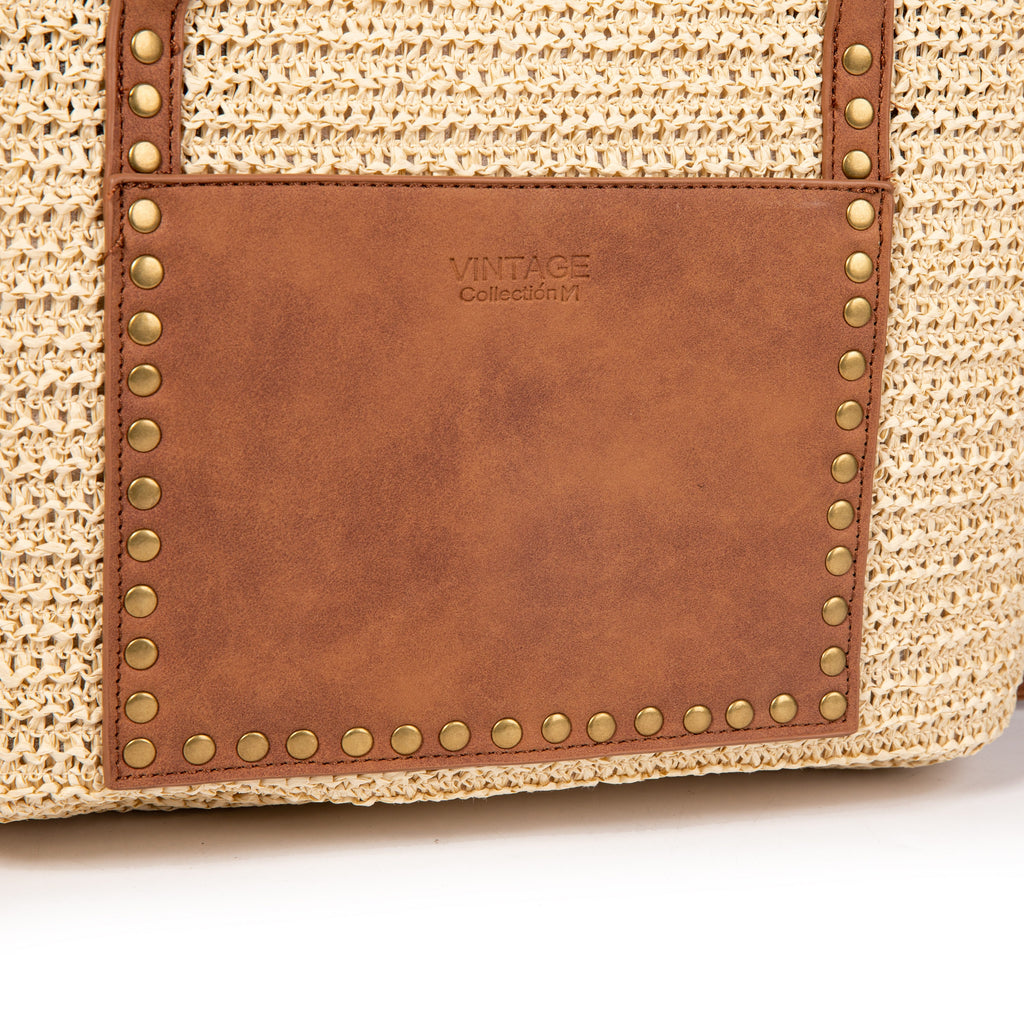 Bolso de rafia con tachuelas